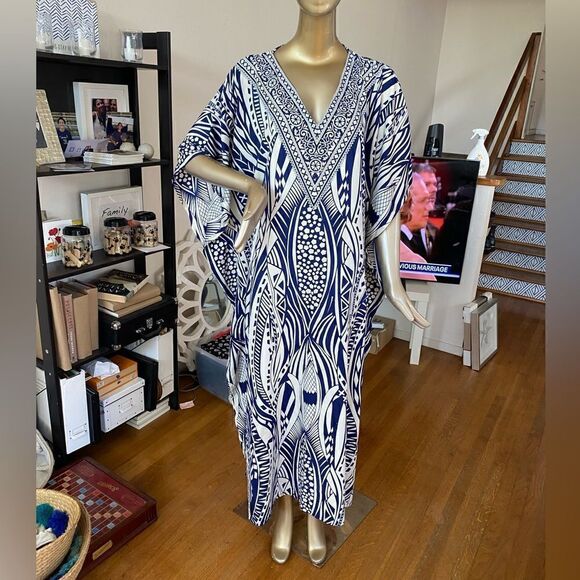 O/S Caftan tan and navy with gold glitter embellishment around neckline - Picture 5 of 7